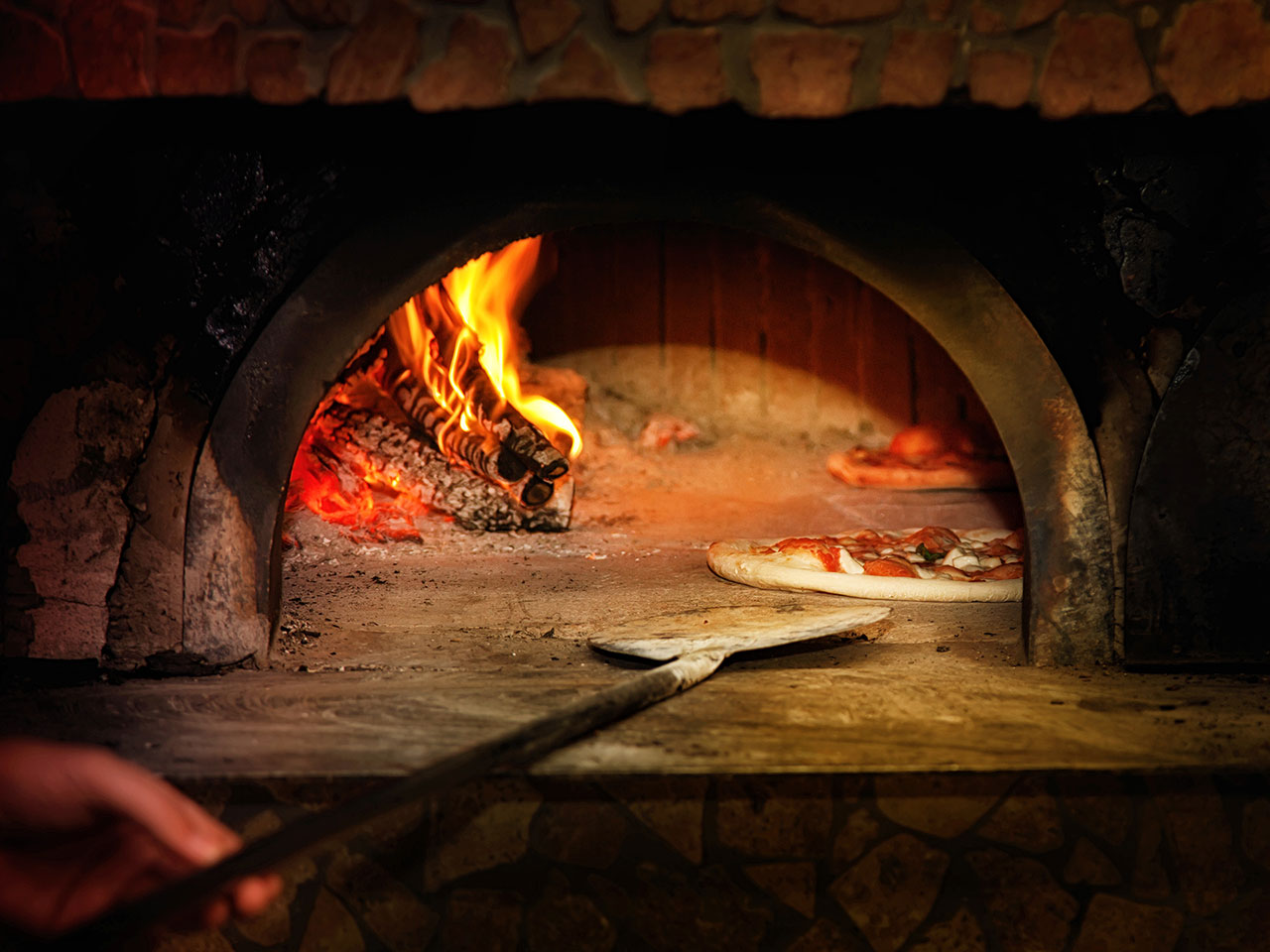 toscan-restaurant-pizzas--russ
